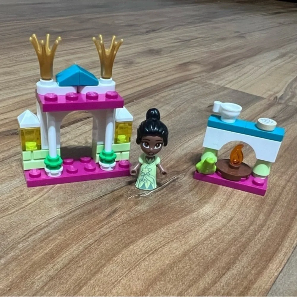 LEGO Disney Tiana‎ Micro Doll Figure and Fireplace with Frog & Tiana's Palace